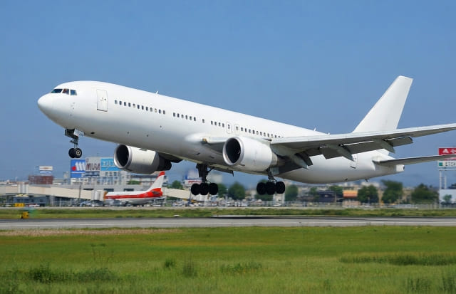 合宿免許で飛行機を利用する際のチケットの手配手順と基本ルール